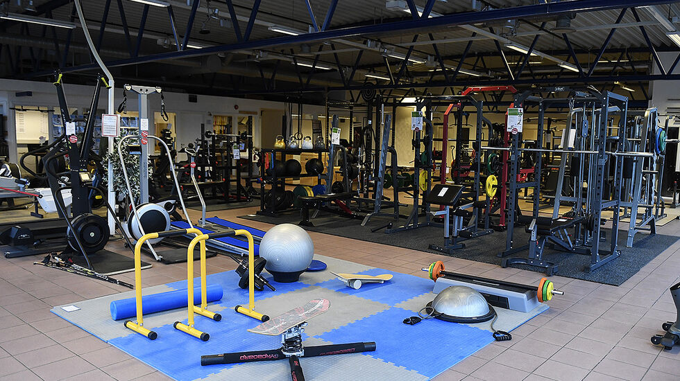 Mens reise- og utelivsbransjen opplever nedgangtider, så opplever bransjer innen hjemmeaktiviteter det motsatte. Blant disse finner vi forhandlere av utstyr for hjemmetrening. Her fra lokalene til Sportsmaster. (Arkivfoto: Bjørn Johannessen)