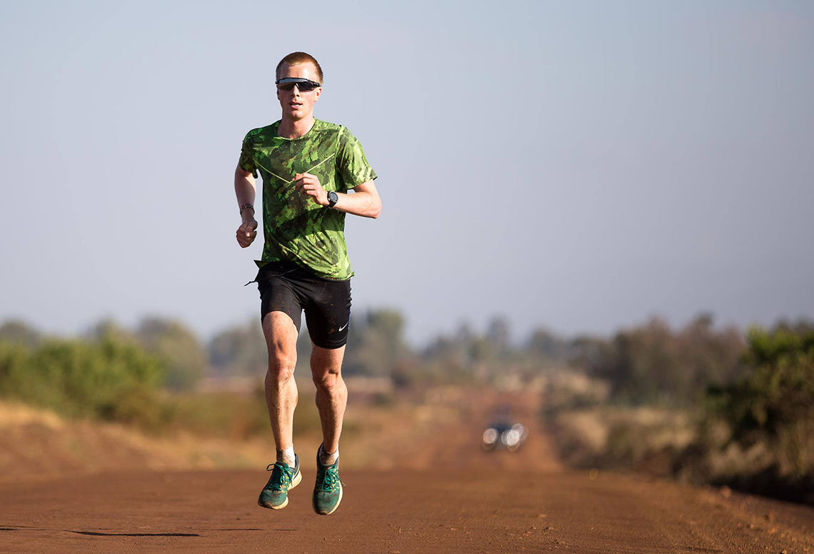 Sondre Nordstad Moen har foreløpig valgt å ikke reise heim fra Kenya. (Foto: Hannover Marathon) 