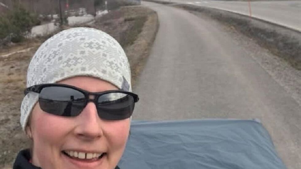 Idémaker Ida Kristine Seppola kan krysse av for motbakkeintervaller (med barnevogn) i Kondisbingoen i Elverum. (Foto: Privat)