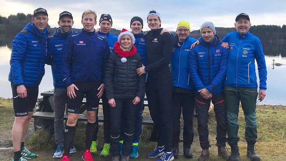 Team Ryfylke står bak både jule- og påskeløp i Stavanger. Initiativtakerne til Påskeløp 2020 er Trond Kenneth Kindervåg (midten i svarte klær) og Torjus Kolnes (andremann fra venstre). (Foto: privat) 