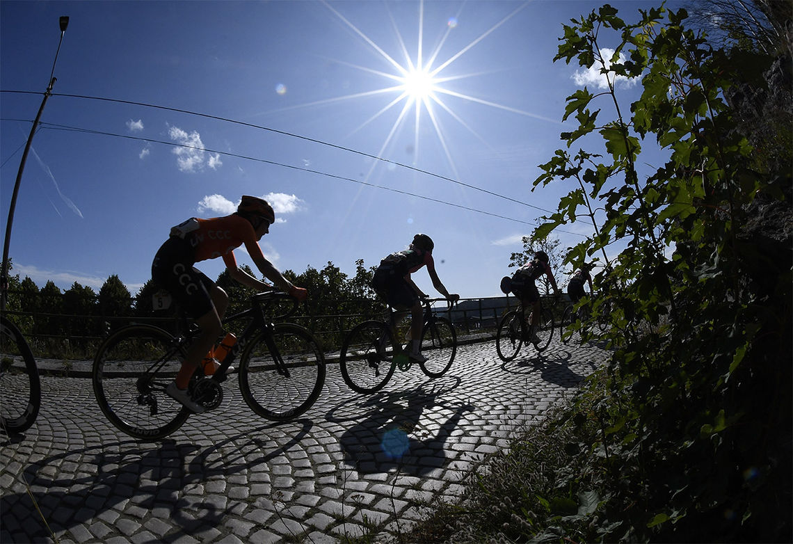 I mangel på ordinære konkurranser har en del av de beste syklistene begynt å konkurrere om å sykle langt. (Foto: Bjørn Johannessen) 