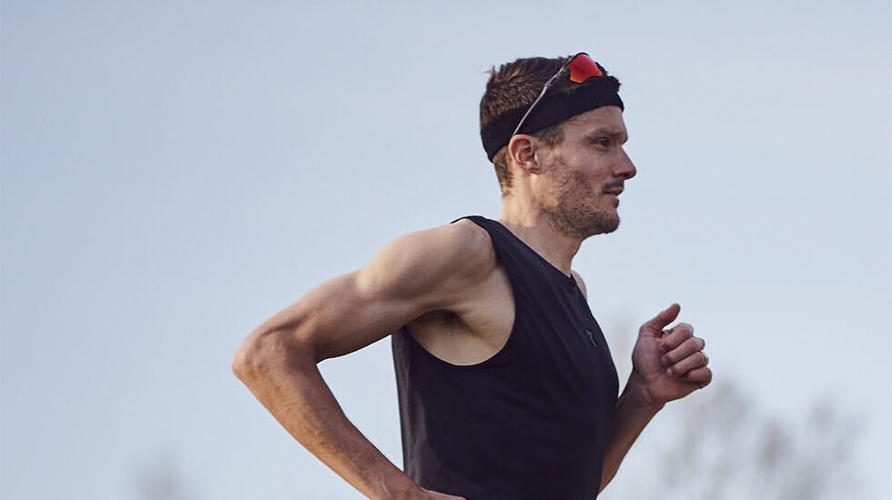 Jan Frodeno har vært en verdensener i triatlon i mange år. Nå brukte han posisjonen sin til å samle inn penger til gode formål. (Foto: Hoka)