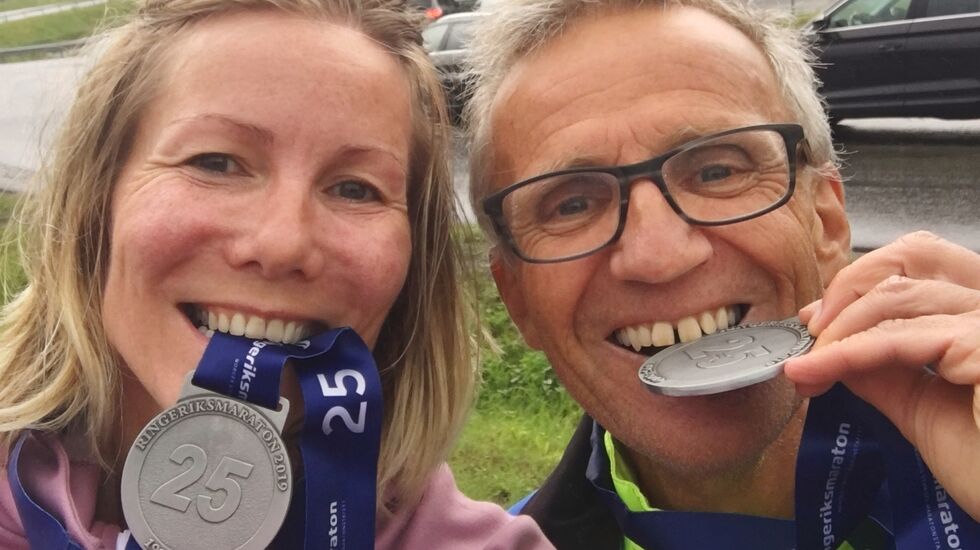 Anne Woldmo og løpervennen Jan -Erik etter Ringeriksmaraton 2019.