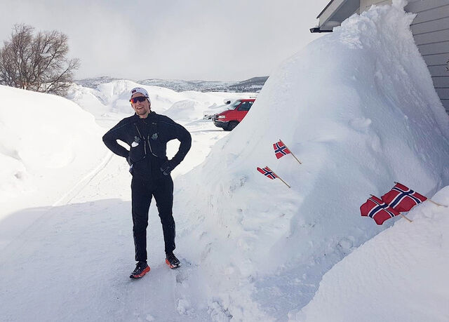 Noen satte ekstra stor pris på å få besøk av Sander Markussen på hans lange ferd gjennom Tromsøs gater. (Foto: Terje Håkstad)