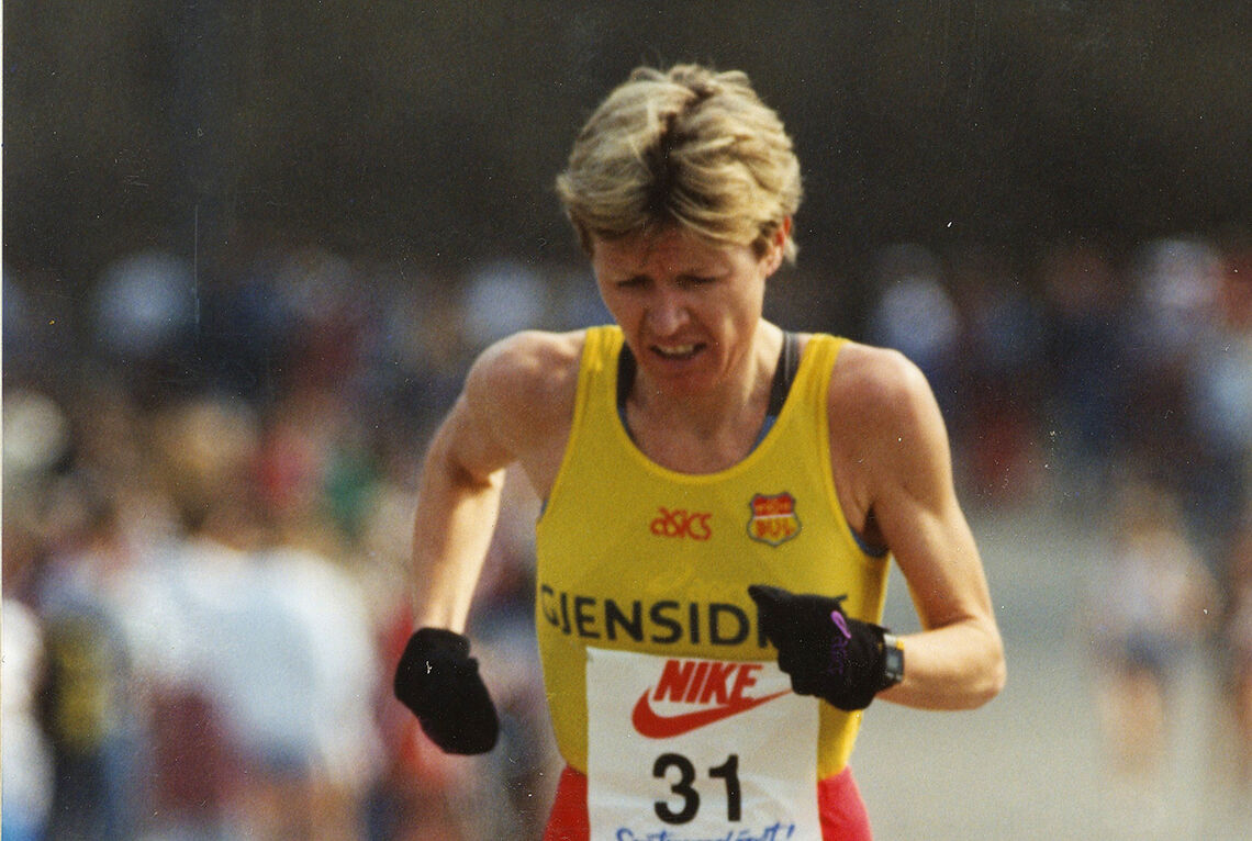 Ingrid Kristiansen kan i dag feire at det er 35 år siden hun satte verdensrekord på maraton i London. Her er hun i Sentrumsløpet noen år senere - i 1994. (Foto: Kjell Vigestad)