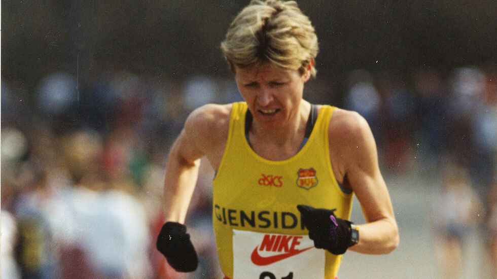 Ingrid Kristiansen kan i dag feire at det er 35 år siden hun satte verdensrekord på maraton i London. Her er hun i Sentrumsløpet noen år senere - i 1994. (Foto: Kjell Vigestad)