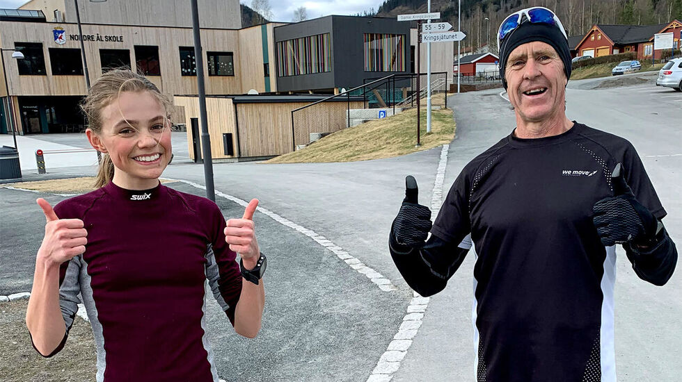 Oda Bråten Richenberg, beste dame så langt med 9.59, sammen med sin trener Rex Hinchliffe som løp på 10.01.