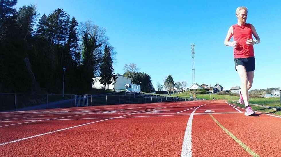 Simen Holvik løp 206 runder i bane 1 i sola på Sola stadion. (Privat foto)