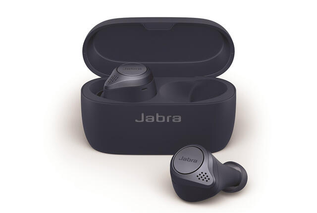 Jabra Elite Active 75t er vanntette og støvsikre og tilbyr to års garanti mot skader fra støv og svette. Jabra Elite Active 75t er vanntette og støvsikre og tilbyr to års garanti mot skader fra støv og svette.