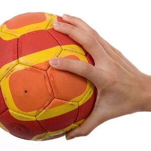 Bilde av hånd som holder i en ball