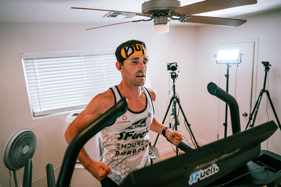 Zach Bitter forbedra den uoffisielle tredemølleverdensrekorden på 100 miles med drøye 21 minutter. (Foto: privat) 