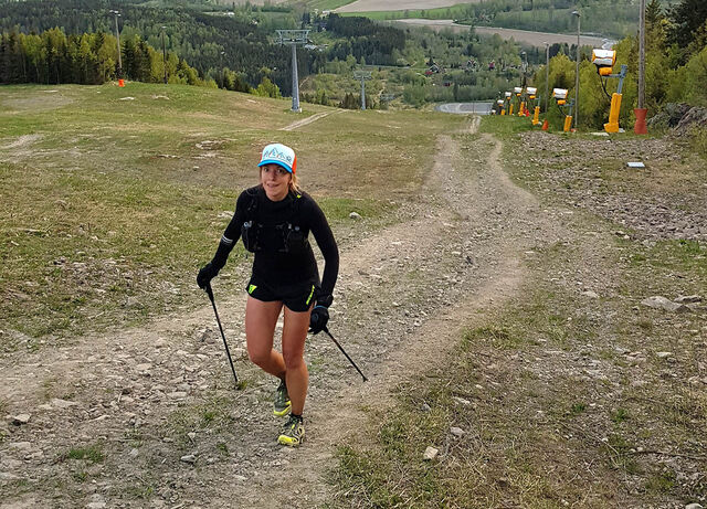 Alle som har løpt Oslos Bratteste, vet at Wyllerløypa er brattere enn det det ser ut som på dette bildet. Men Elisabeth Borgersen gav seg ikke før hun hadde klatra opp og ned nesten 30 ganger. (Foto: privat)