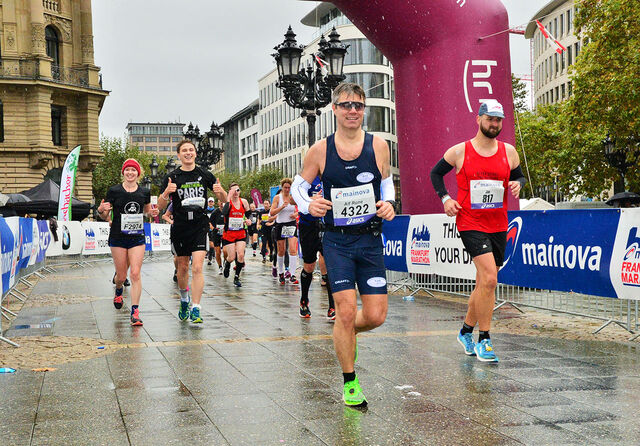 Undervegs: Alf Rune Planting Mathisen hadde trent etter McMillans treningsopplegg da han stilte i Frankfurt Marathon i fjor høst. (Foto: Marathon Photos)