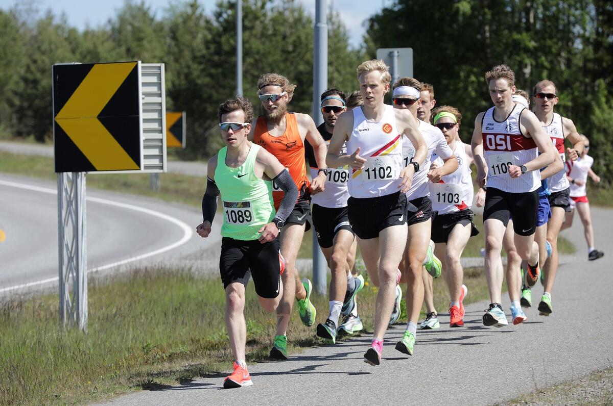 Verdensmester i langrenn på  50 km i 2019, Hans Christer Holund, teste løpeformen og ble 10. mann på 14.51.