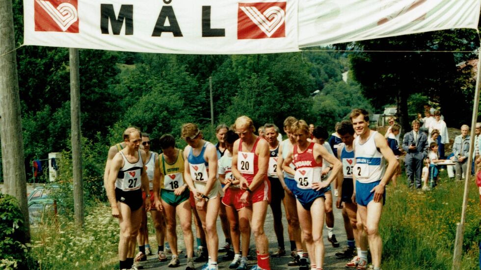 Før starten i 1987, då Norvald Langøy frå AKS-77 vann på 42,53. Norvald i raud singlet, blå shorts og startnr. 25.