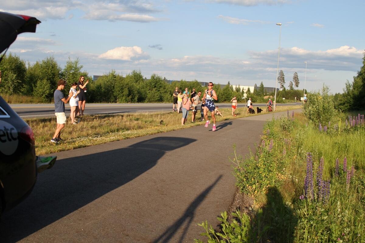 IMG_7864_Sonder_bak_følgebilens_skygge (1280x853)