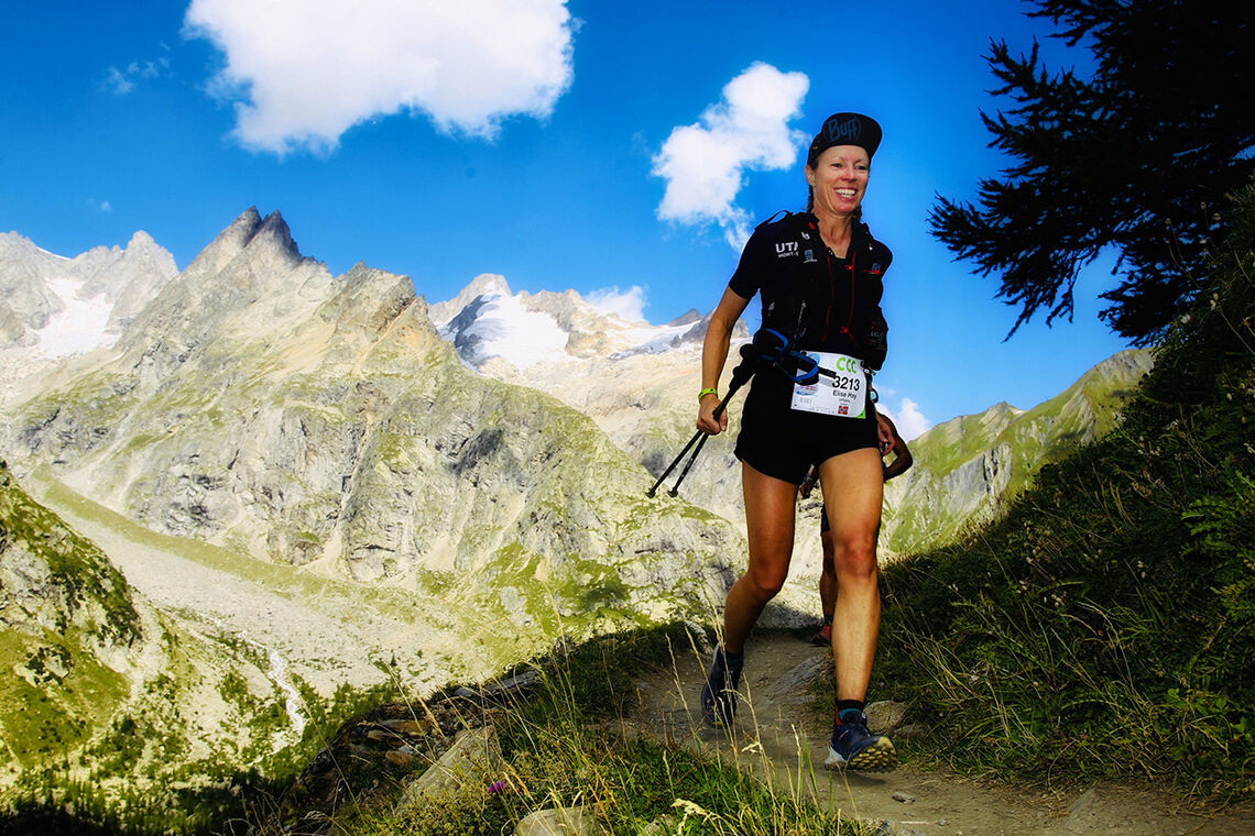 I sitt ess: Aller best trives Elise Hay Opsahl når hun får løpe langt i fjellet. Her ser vi henne i CCC-løypa i Ultra-trail du Mont Blanc i fjor. (Foto: Maindru Photo) 	