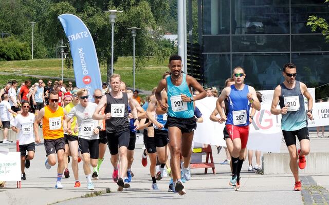 Fra puljestarten i 2020 da Senay Fissehatsion (201)satte en solid løyperekord 10 km med 30:40. (Foto: Trond Hansen)