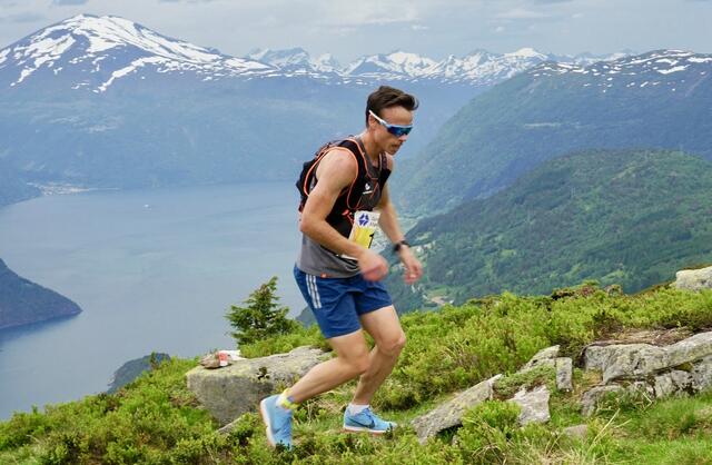 Johan Bugge liker seg godt på Mefjellet og har deltatt 12 ganger i motbakkeløpet. Foto: arrangør