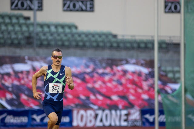 Ingen kunne følge Henrik Ingebrigtsen på 5000 m da han satte opp tempoet midtveis i løpet. (Foto: Sylvain Cavatz)
