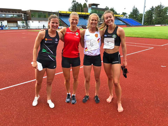 Fornøyde jenter på Sandnes Stadion: Christina Maria Toogood, Ida Tjørsvaag, Ingrid Emilsen Kristiansen og Vilde Våge Henriksen. (Foto: Marit Toogood)