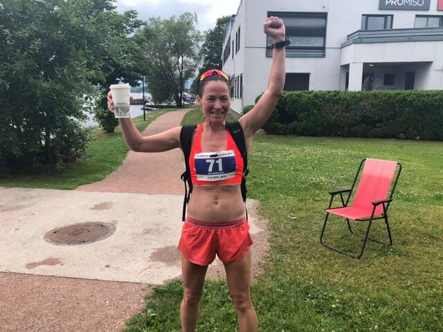 Kristine Beate Walhovd jubler for seier og sterk tid. (Arrangørfoto)