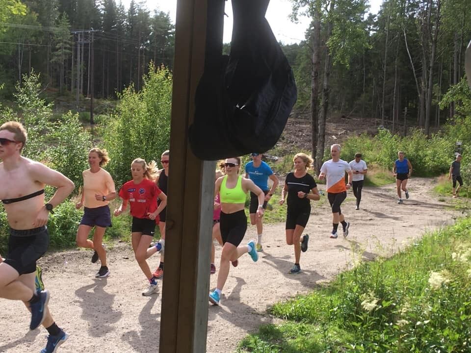 En koronatilpasset start på Borredalen Rundt med 35 deltakere. (Foto: arrangøren)