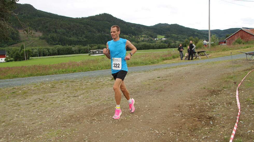 Stian Fjellestad fra Romerike Ultraløperklubb løp lengst av alle i Meldal 6-timers. (Foto: Arrangøren)