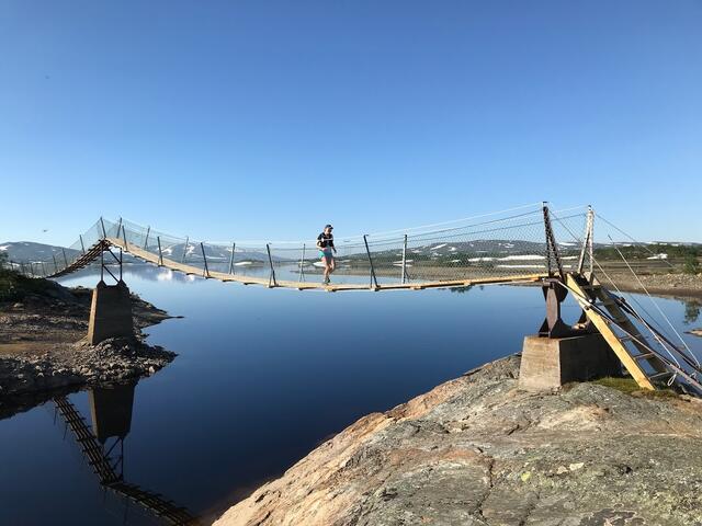 Molly Bazilchuk i fantastiske omgivelser langs 63 grader nord. (Foto: Størk Lien)