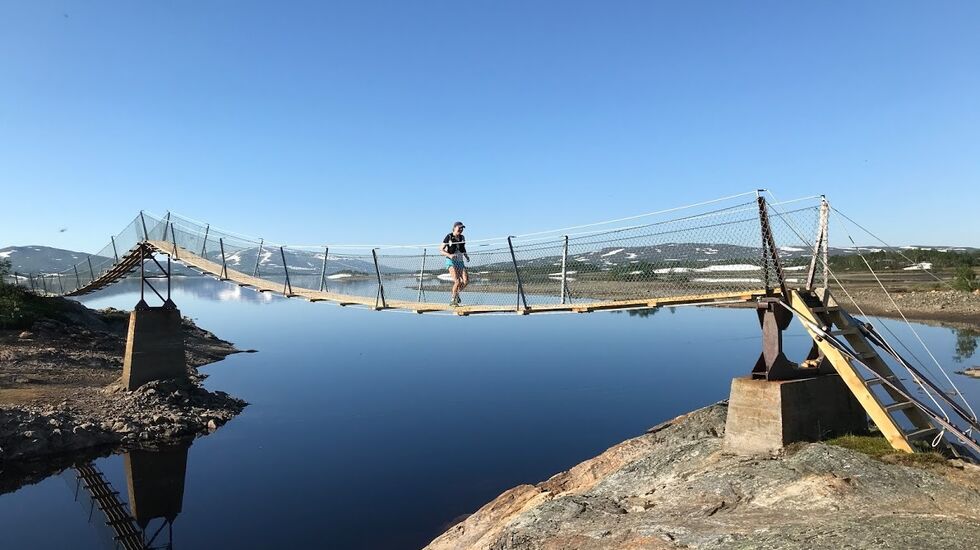 Molly Bazilchuk i fantastiske omgivelser langs 63 grader nord. (Foto: Størk Lien)