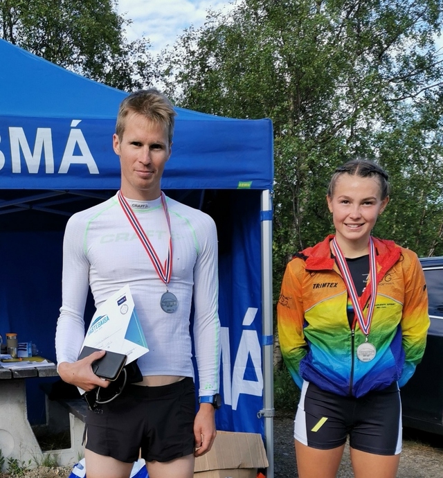 Piera Tobiassen og Gunhild Kvålset vant årets Rástegáisái Opp. (Arrangørfoto)