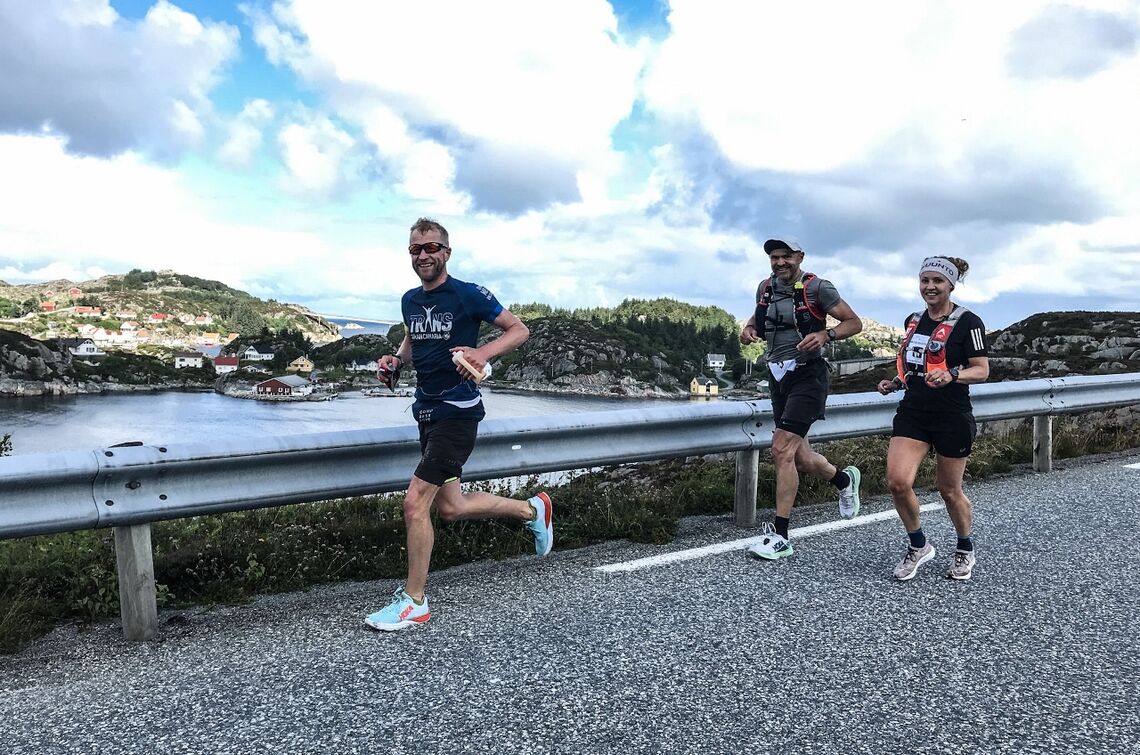 Fred Andersen, Arvid Haugen og Therese Falk var de klart raskeste løperne første dag av Bømlo Ultrafestival. (Arrangørfoto)