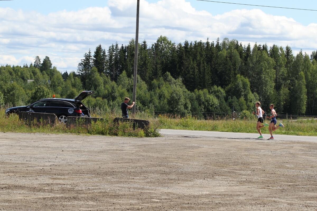 IMG_8135_Sigurd_og_Sondre_20meter_bak_følgebilen_4km (1280x853)