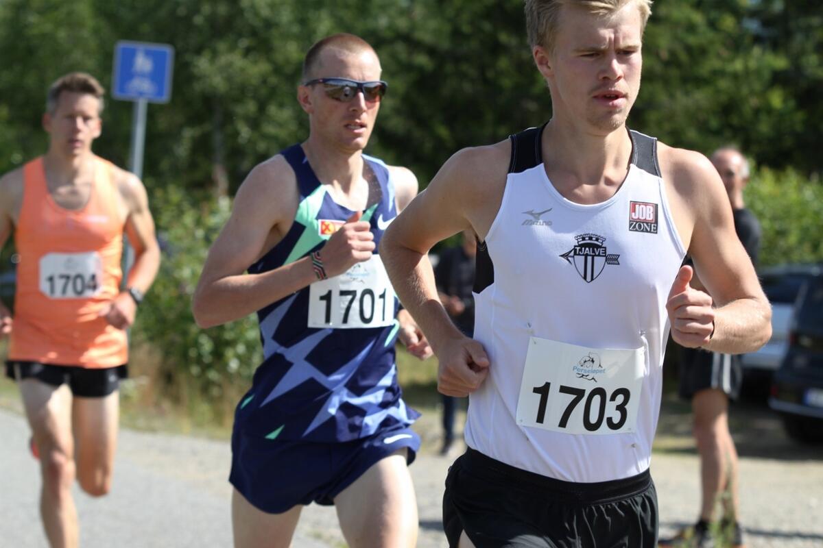 IMG_8042_Sigurd_Skjeset_foran_Sondre_Nordstad_Moen (1280x853)