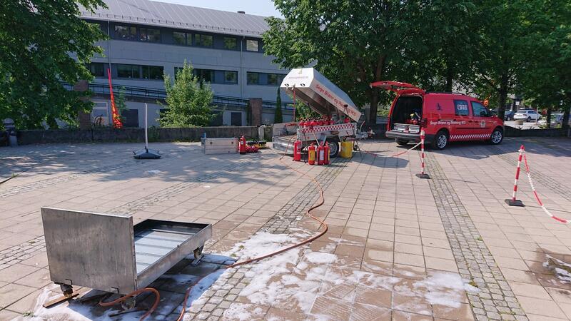 Sløkkeøving med bruk av skum