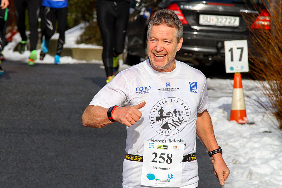 Artikkelforfatteren var Norges mestløpende ultraløper for noen år siden. Tidligere i år rundet han også 150 maratonløp, og bildet av Per Gunnar Alfheim er fra et av løpene i Maratonkarusellen i Bergen. (Foto: Arne Dag Myking)