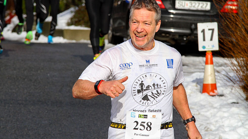 Artikkelforfatteren var Norges mestløpende ultraløper for noen år siden. Tidligere i år rundet han også 150 maratonløp, og bildet av Per Gunnar Alfheim er fra et av løpene i Maratonkarusellen i Bergen. (Foto: Arne Dag Myking)