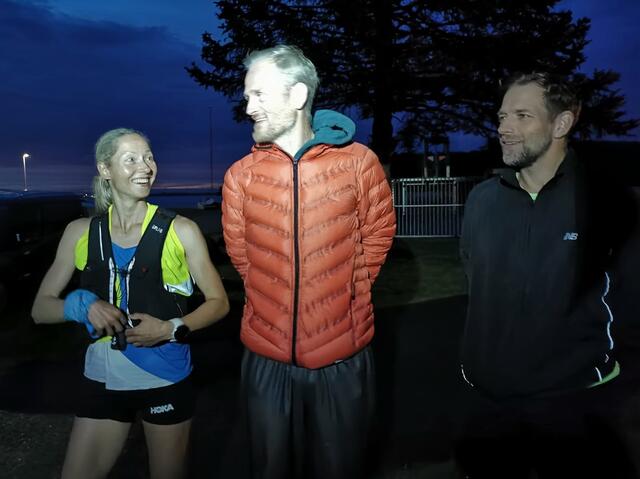 Mari Mauland og Simen Holvik sørget for Stavangerseire i både kvinne- og herreklassen på 100 miles. Til høyre seg vi Harald Bjerke som tok igjen og nesten slo Holvik. Målgang for disse var natt til søndag. (Foto: Kristian Jahre)