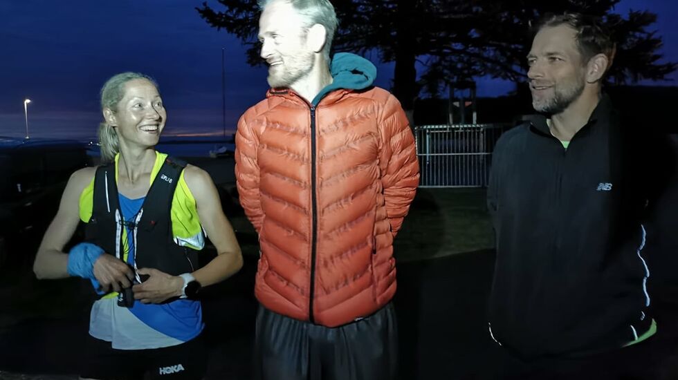 Mari Mauland og Simen Holvik sørget for Stavangerseire i både kvinne- og herreklassen på 100 miles. Til høyre seg vi Harald Bjerke som tok igjen og nesten slo Holvik. Målgang for disse var natt til søndag. (Foto: Kristian Jahre)