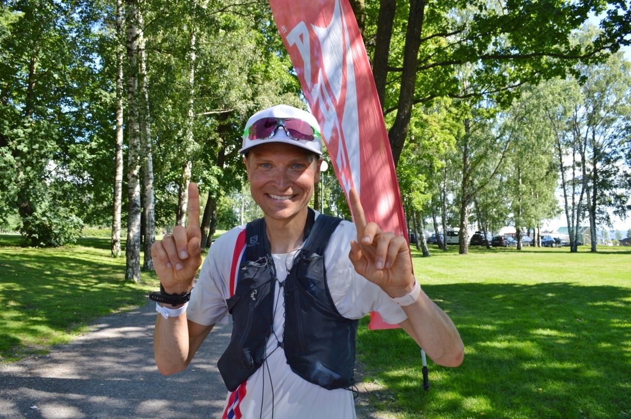 53 av 64 løpere fullførte Oslofjorden Rundt, Simen Holvik ...