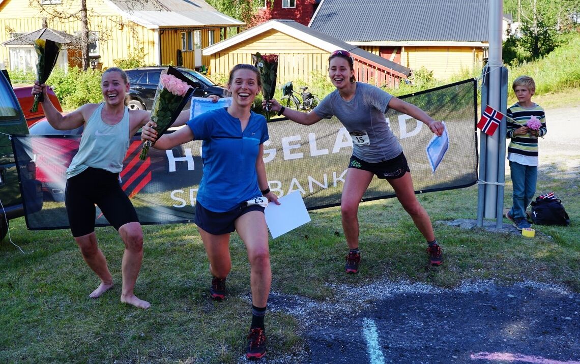 Det skilte bare tre minutter mellom de tre raskeste i kvinneklassen; Linnea Richter (2. plass), Åsa Langen Westlie (1. plass) og Trine Larsen (3. plass). Foto: Arrangøren