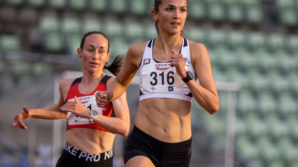 Sigrid Jervell Våg imponerte med ny sterk tid på 5000 meter. På bildet ser vi henne under Boysen Memorial i slutten av juni da hun var hare på 5000 meter og vant. I Trondheim løp hun i et mixfelt. (Foto: Sylvain Cavatz)