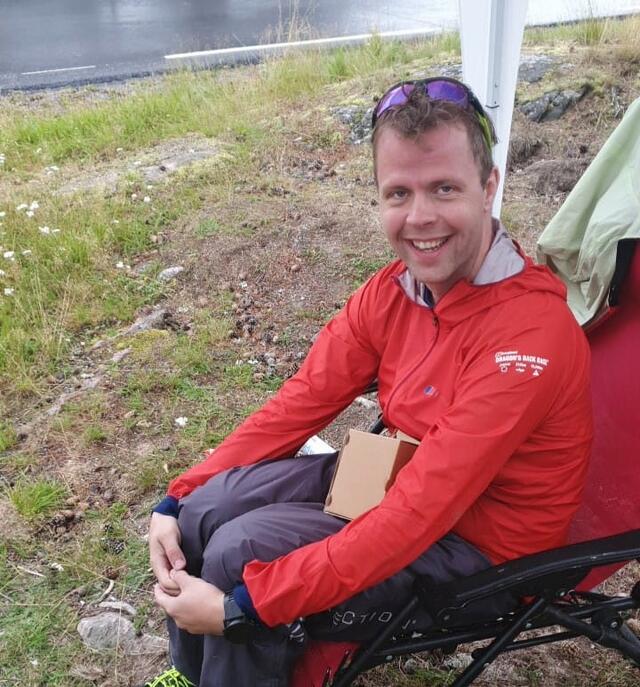 Jørgen Grøndal er framme ved Rokosjøen etter 174 km, det var det lengste noen av årets deltagere kom i terrengultraløpet GNT400. (Foto: Fulvio Øksendal)