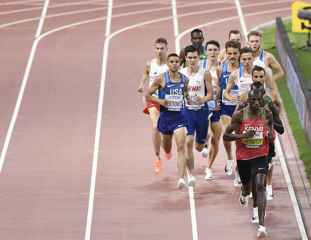 Vil det bli lettere å henge på - og kanskje slå - Timothy Cheriuyot i Monaco i kveld enn det det var under VM-finalen i Doha? (Foto: Bjørn Johannessen)