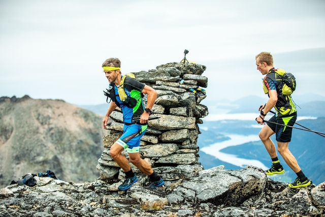 Deltagerne får noen flotte luftige opplevelser i Kårvatn Skyrun, her fra fjorårets løp. (Foto: Haakon Lundkvist