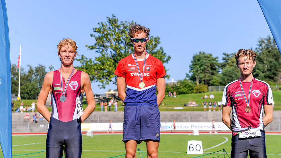 Premiepallen i U23: Jonatan Andersen Vedvik, Didrik Hexeberg Warlo og Oliver Andersen Vedvik.