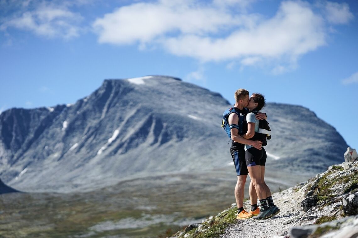 Det er lett å bli forelsket i slike omgivelser som møtte løperne i Rondane 100. For ordens skyld: Det er ikke løpets vinnere på bildet. (Foto: Tore Martin Søbak Gundersen)