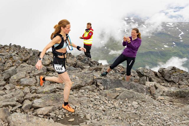 Silje Hansen løper inn til seier på Tindløpet søndag, slik hun også gjorde på Extremløpet fredag. (Foto: MSM, Zoltan Tot) Silje Hansen løper inn til seier på Tindløpet søndag, slik hun også gjorde på Extremløpet fredag. (Foto: MSM, Zoltan Tot)