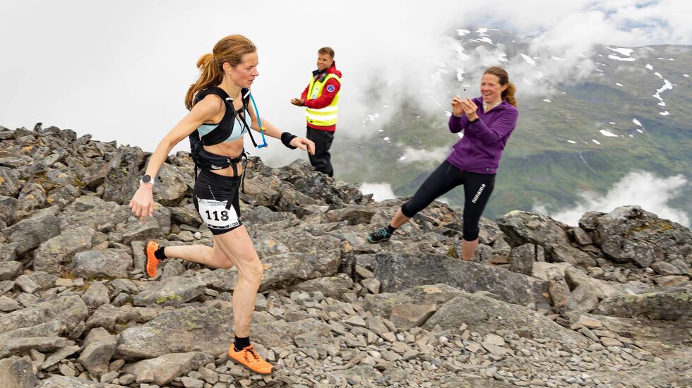 Silje Hansen løper inn til seier på Tindløpet søndag, slik hun også gjorde på Extremløpet fredag. (Foto: MSM, Zoltan Tot)