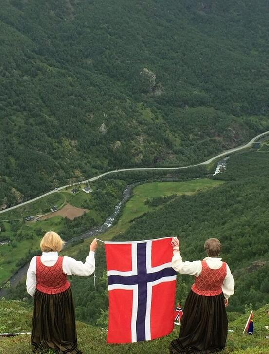 Flagg over Spansdalen ©Evy Hansen